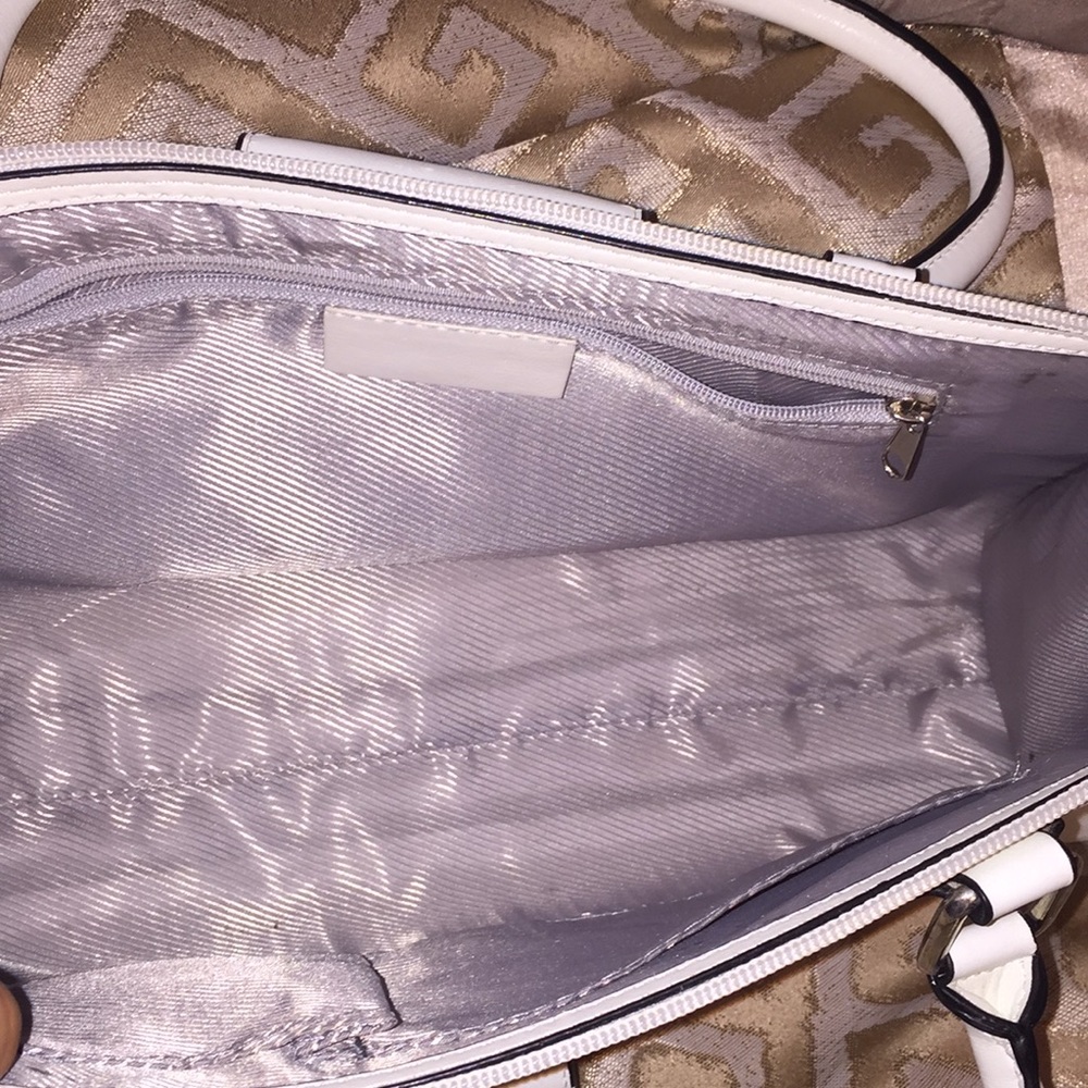 White purse - Picture 2 of 2